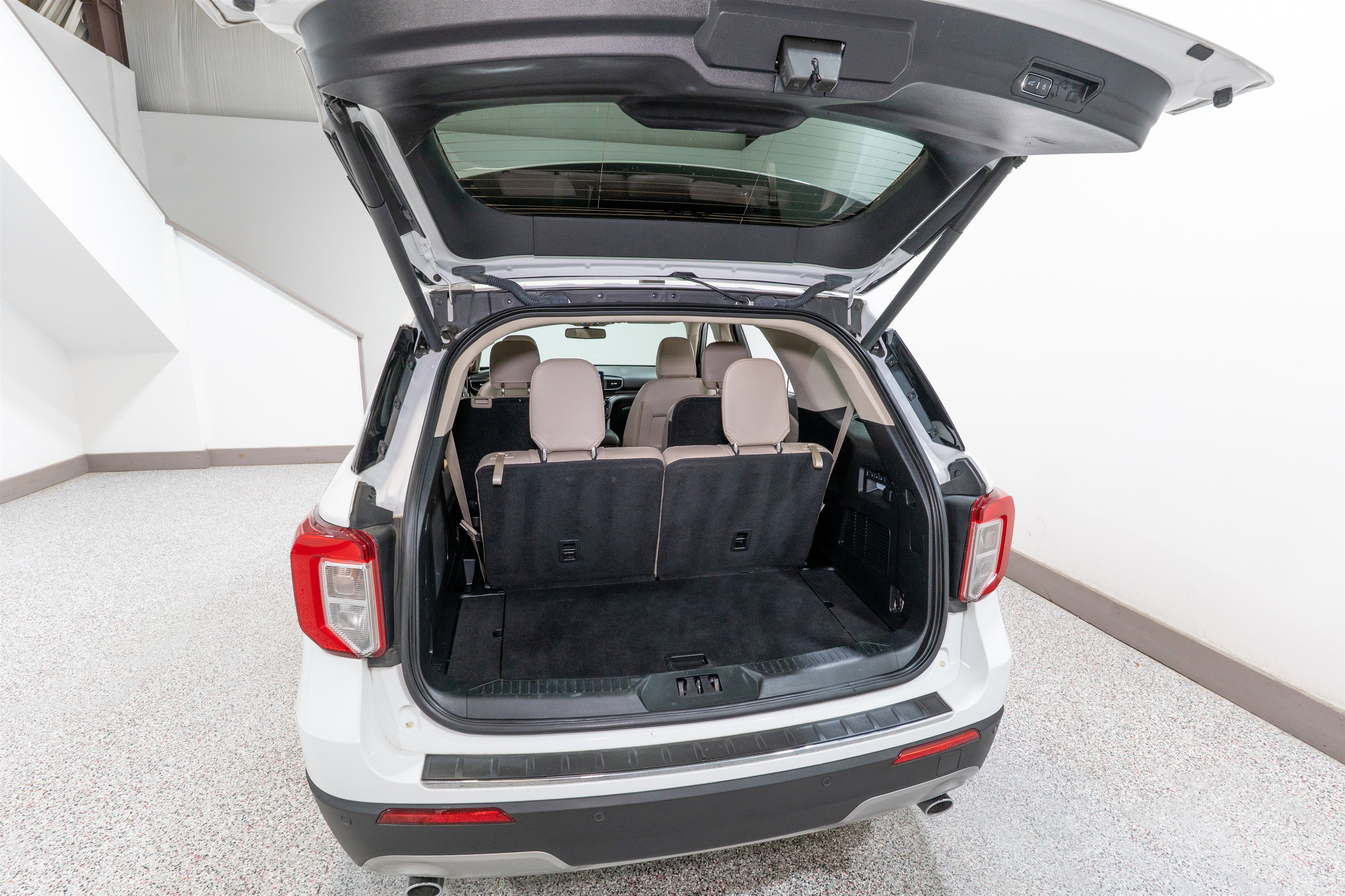 Used 2022 Ford Explorer Limited w/ Equipment Group 301A image 35