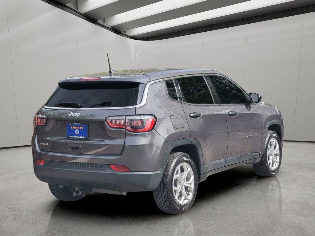 Used 2024 Jeep Compass Sport AWD/4WD image 3