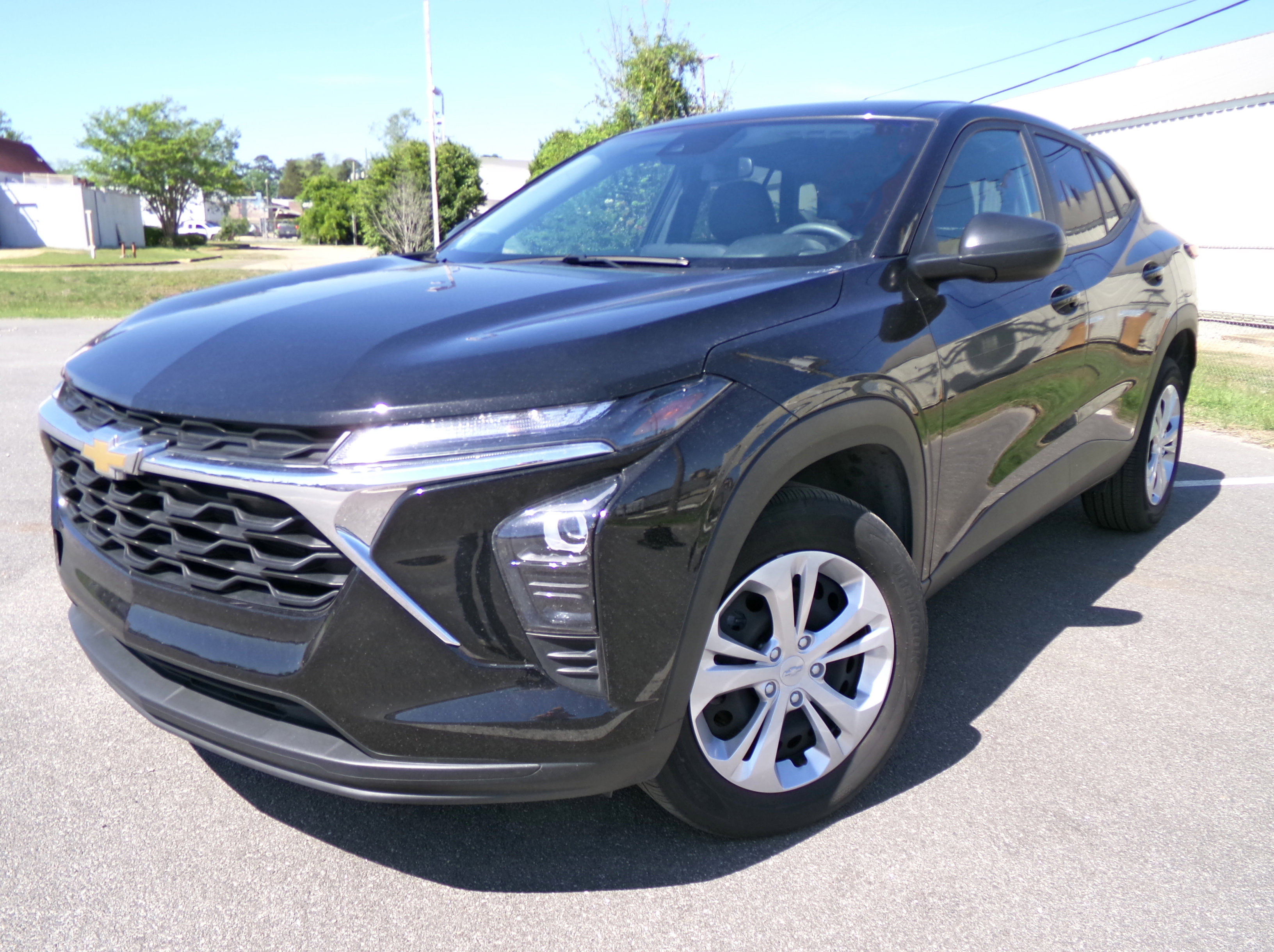 Used 2025 Chevrolet Trax LS image 1