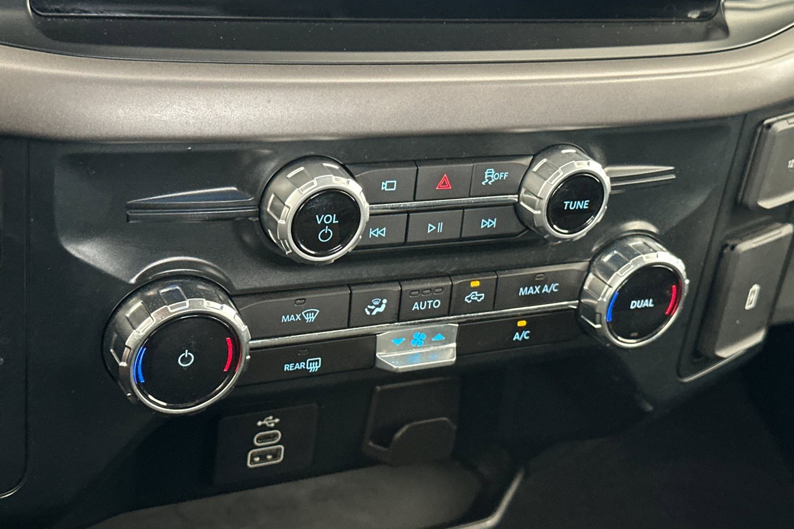 Used 2025 Ford F150 XLT w/ Equipment Group 301A Standard image 18