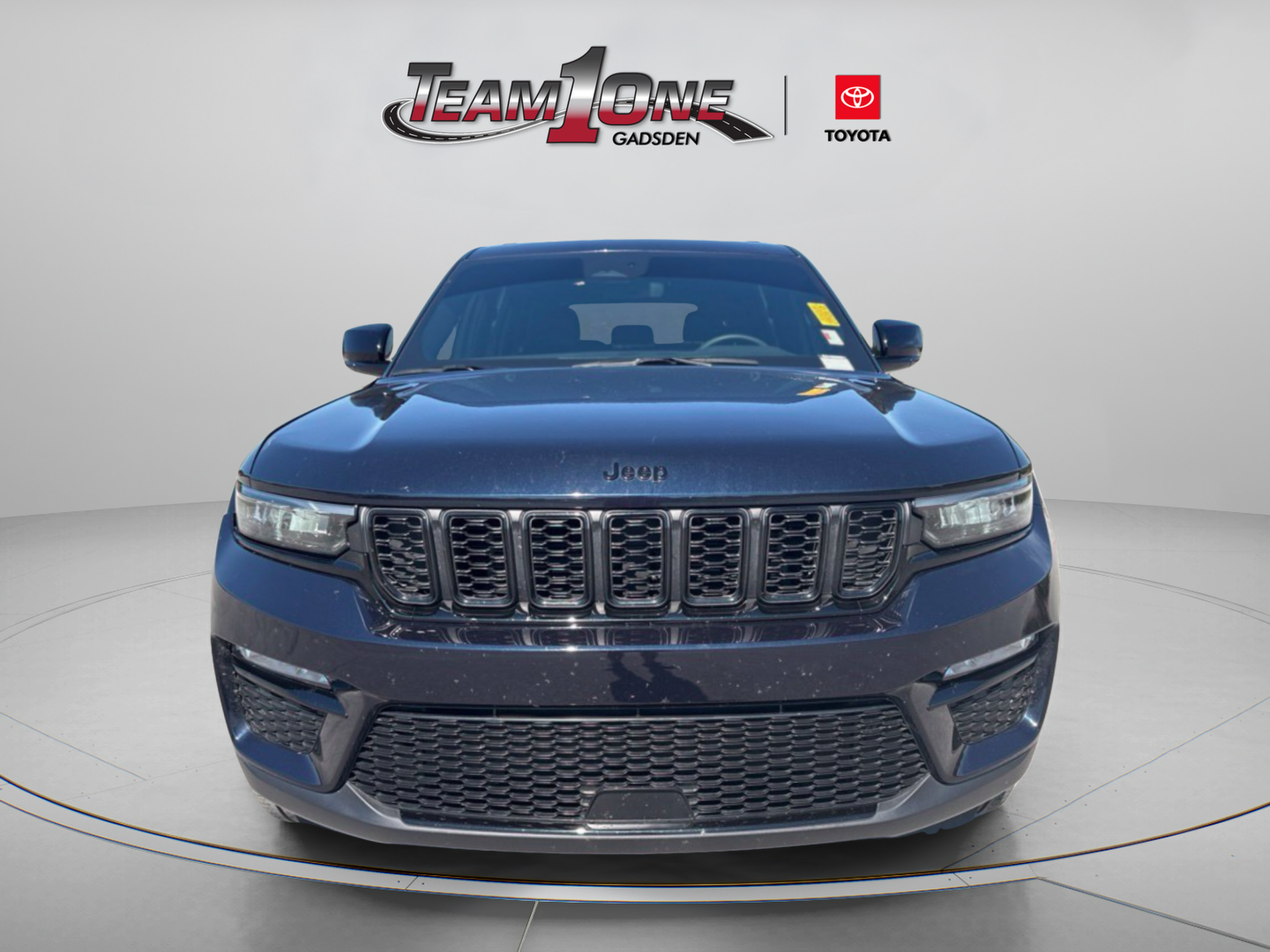Used 2024 Jeep Grand Cherokee Limited w/ Black Appearance Package AWD/4WD image 2
