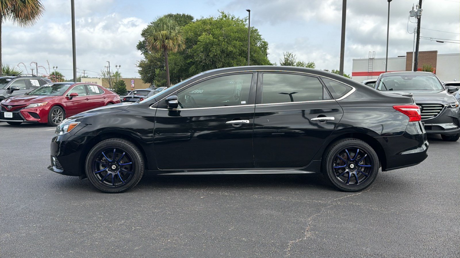 Used 2017 Nissan Sentra SR Turbo w/ SR Midnight Edition FWD image 7