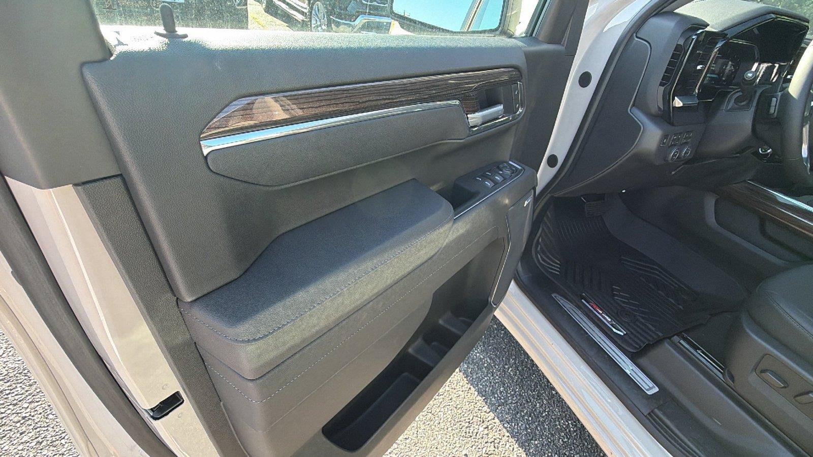 New 2026 Chevrolet Silverado 1500 RST w/ RST All Star Premium Package AWD/4WD image 14