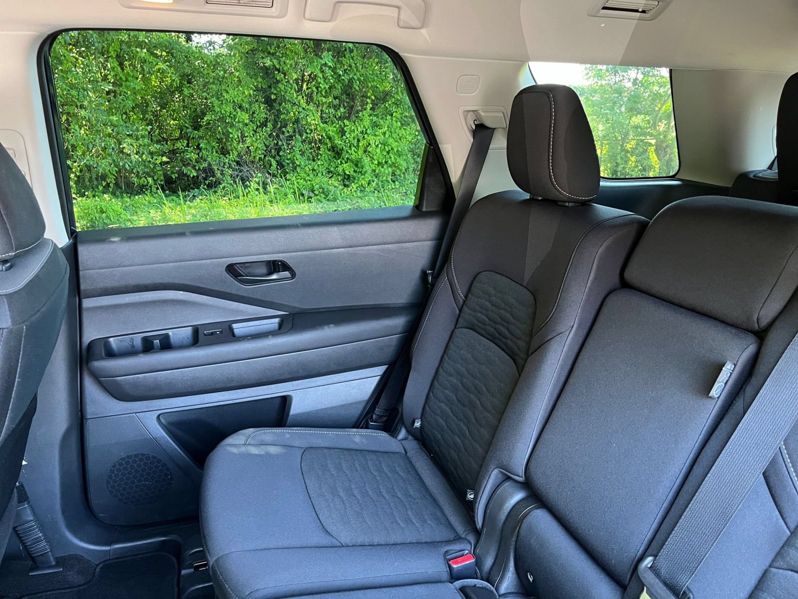Used 2025 Nissan Pathfinder SV FWD image 42