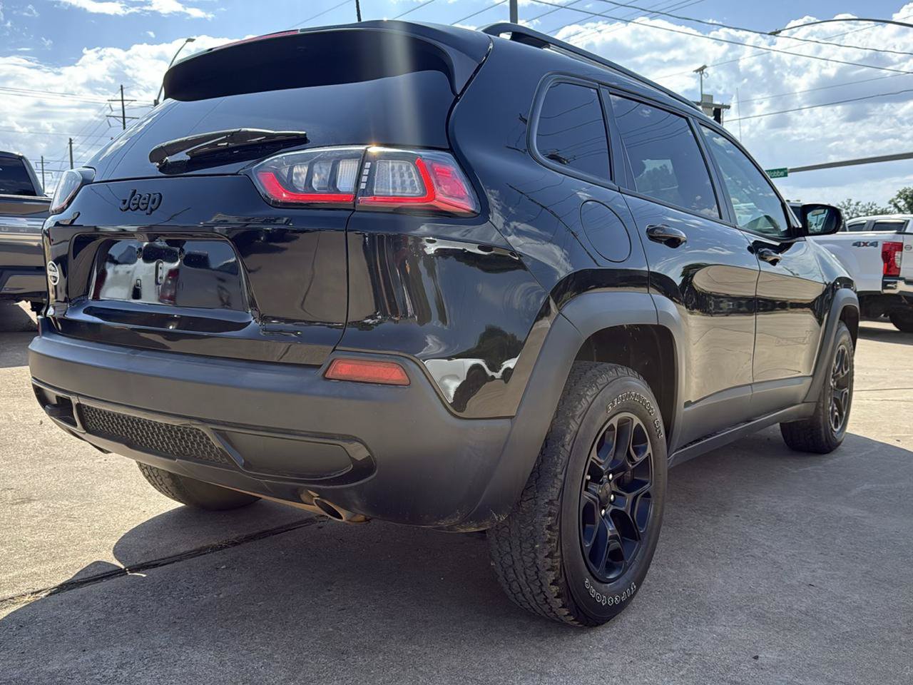 Used 2022 Jeep Cherokee Latitude AWD/4WD image 6