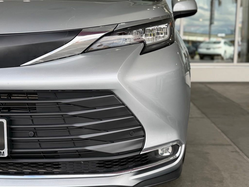 Certified 2021 Toyota Sienna XLE FWD image 6