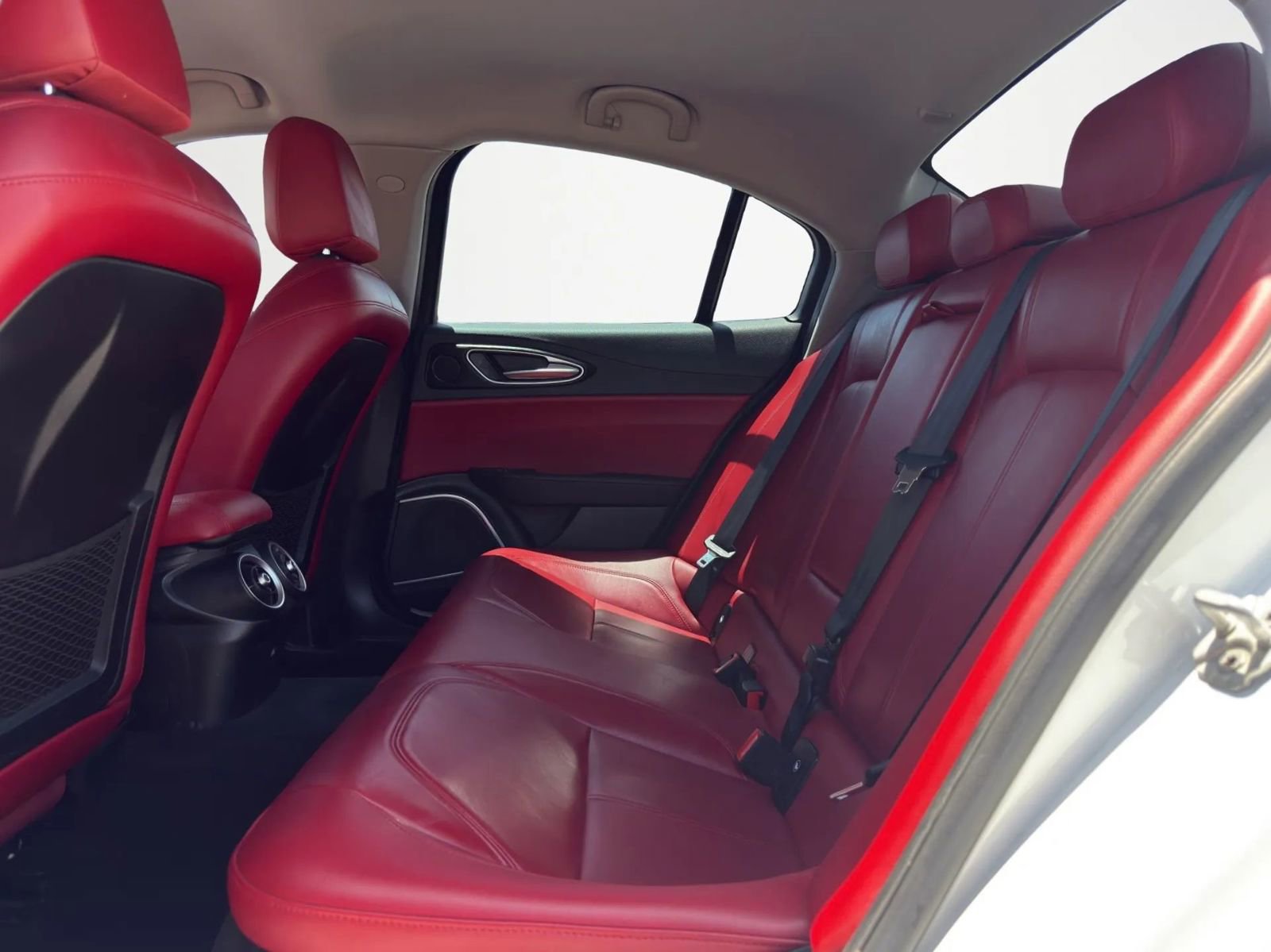Used 2019 Alfa Romeo Giulia RWD image 23