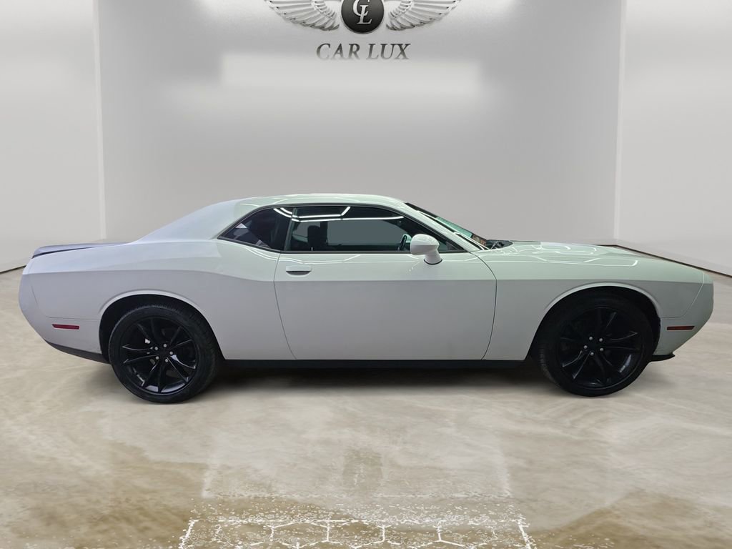 Used 2016 Dodge Challenger R/T w/ Driver Convenience Group RWD image 6