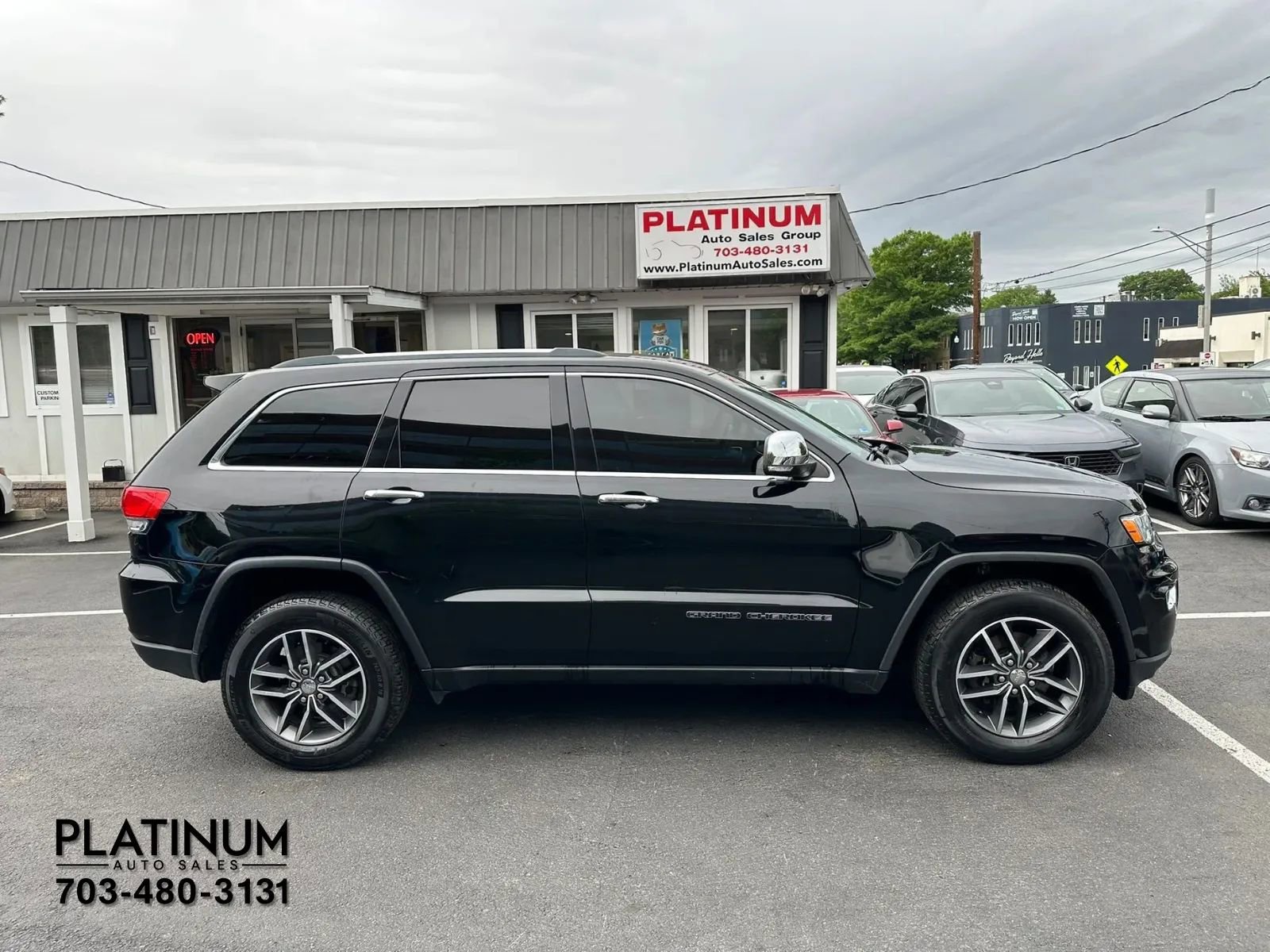 Used 2018 Jeep Grand Cherokee Limited AWD/4WD image 2