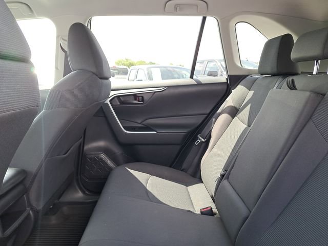 Used 2021 Toyota RAV4 LE image 12