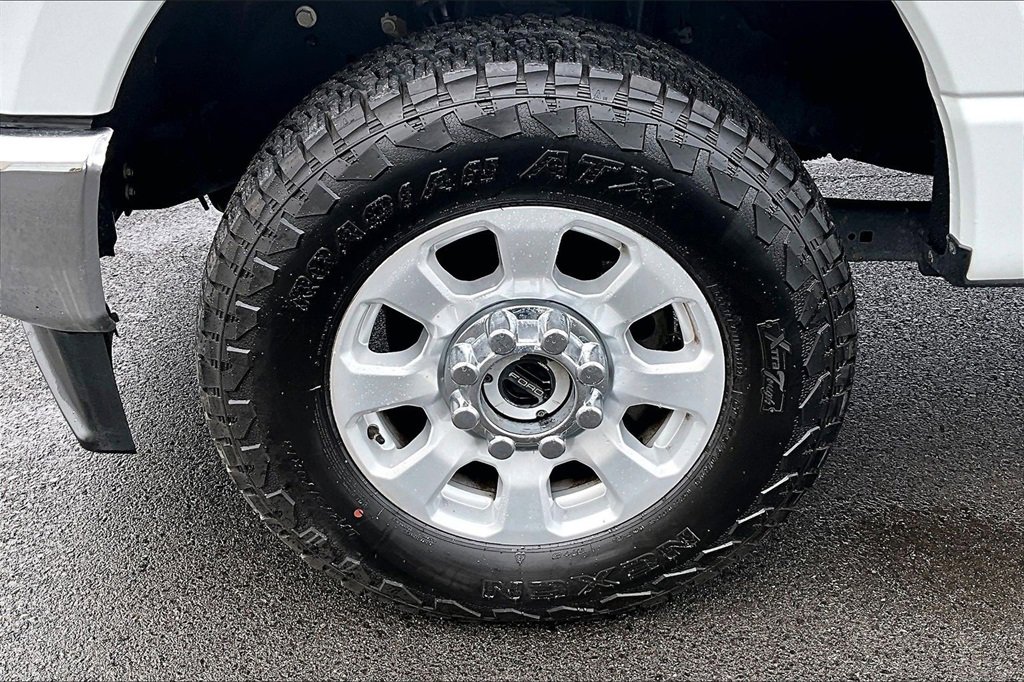 Used 2024 Ford F350 XLT image 9