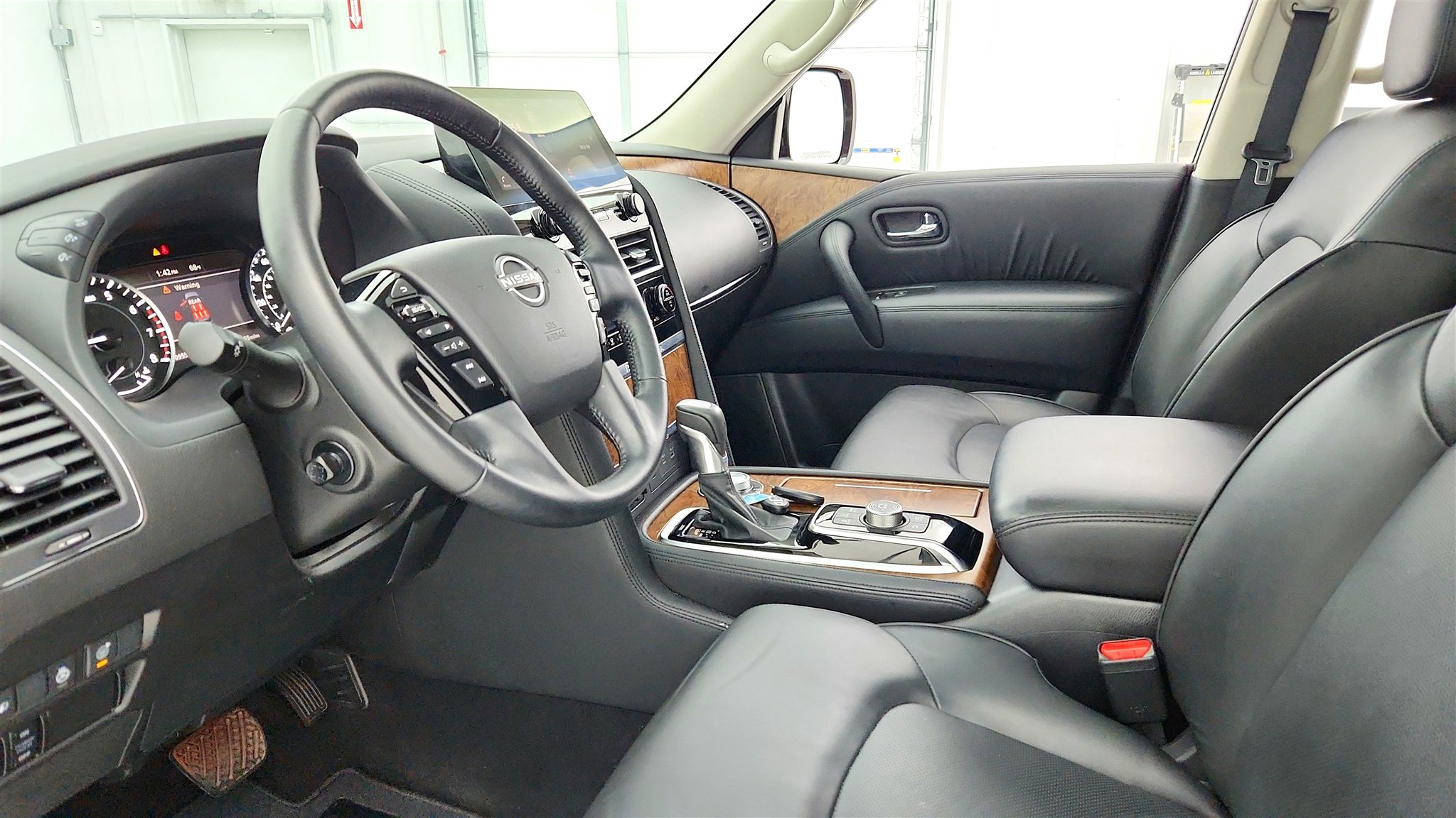 Used 2024 Nissan Armada SL w/ Captain's Chairs Package image 9