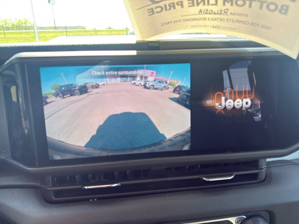 Used 2024 Jeep Wrangler Unlimited AWD/4WD image 21