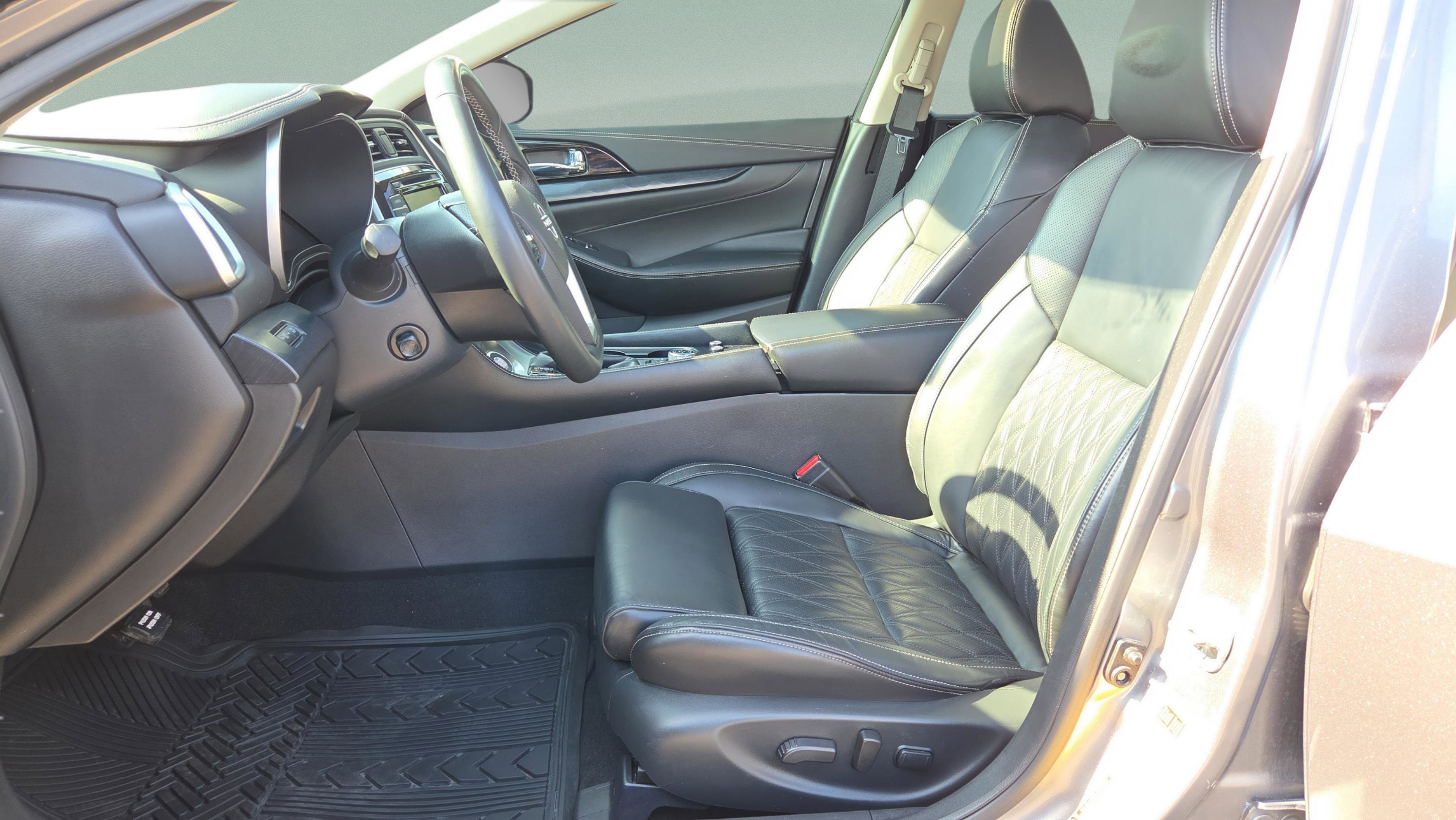 Used 2023 Nissan Maxima Platinum w/ Sport Mat Group FWD image 11