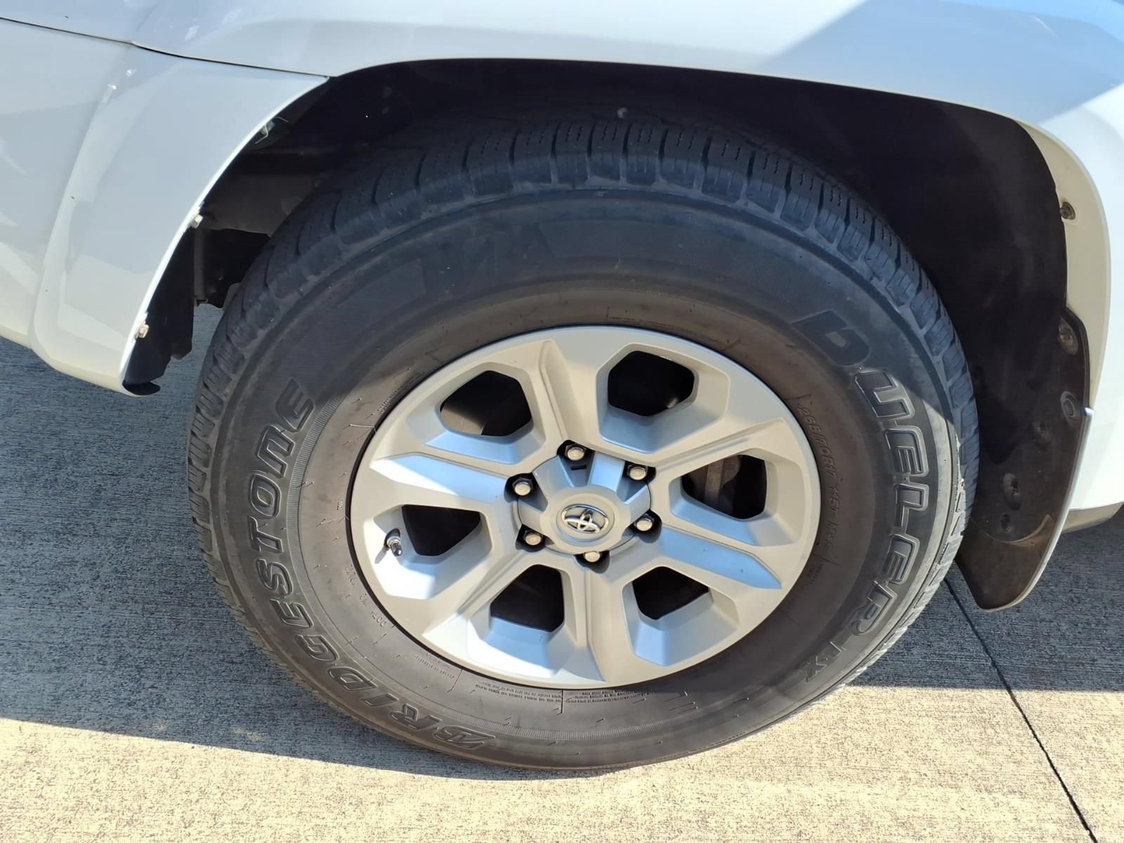 Used 2016 Toyota 4Runner SR5 RWD image 10