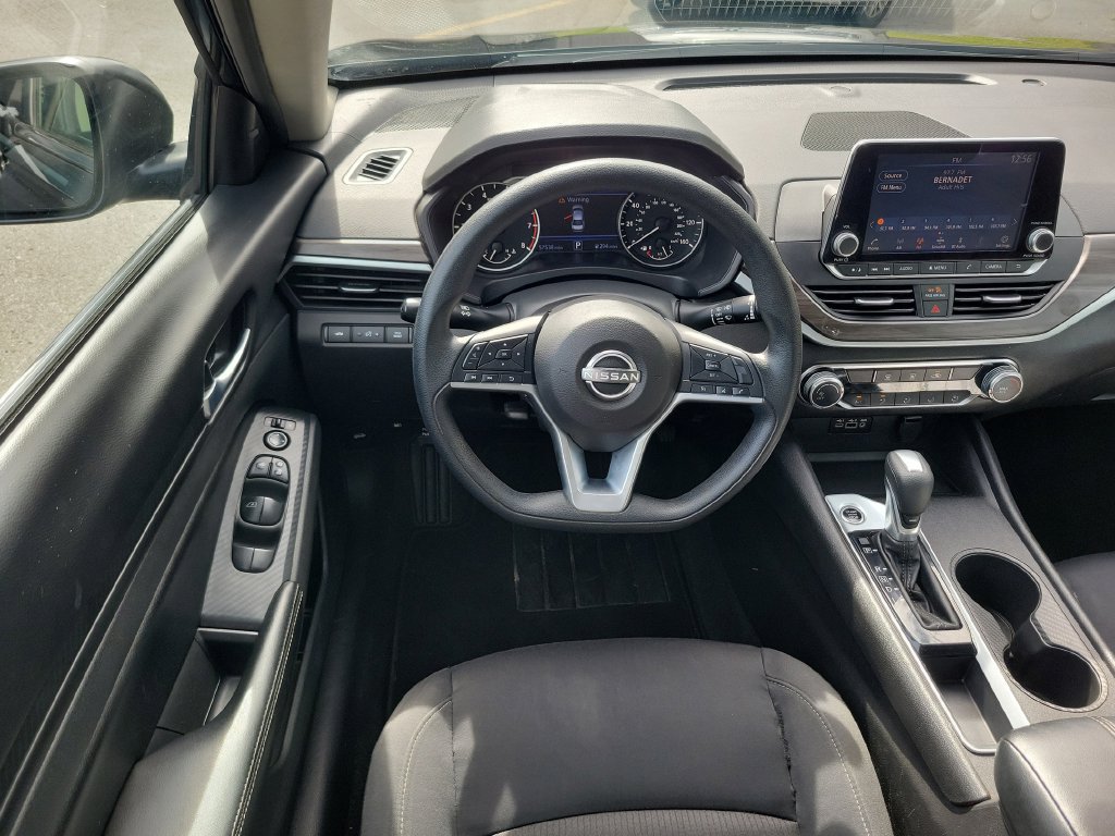 Used 2025 Nissan Altima 2.5 SV FWD image 12