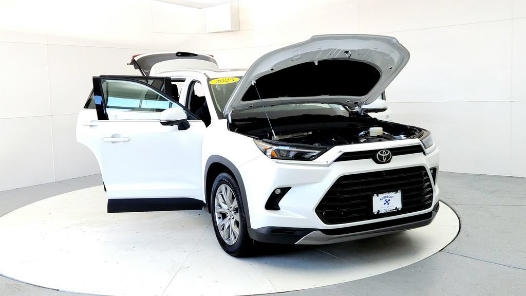 Certified 2025 Toyota Grand Highlander FWD image 9