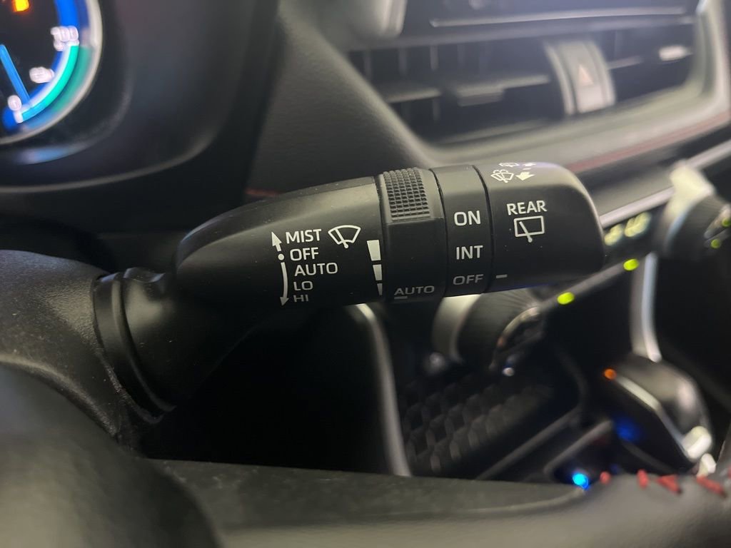 Used 2023 Toyota RAV4 SE w/ Weather & Moonroof Package image 65