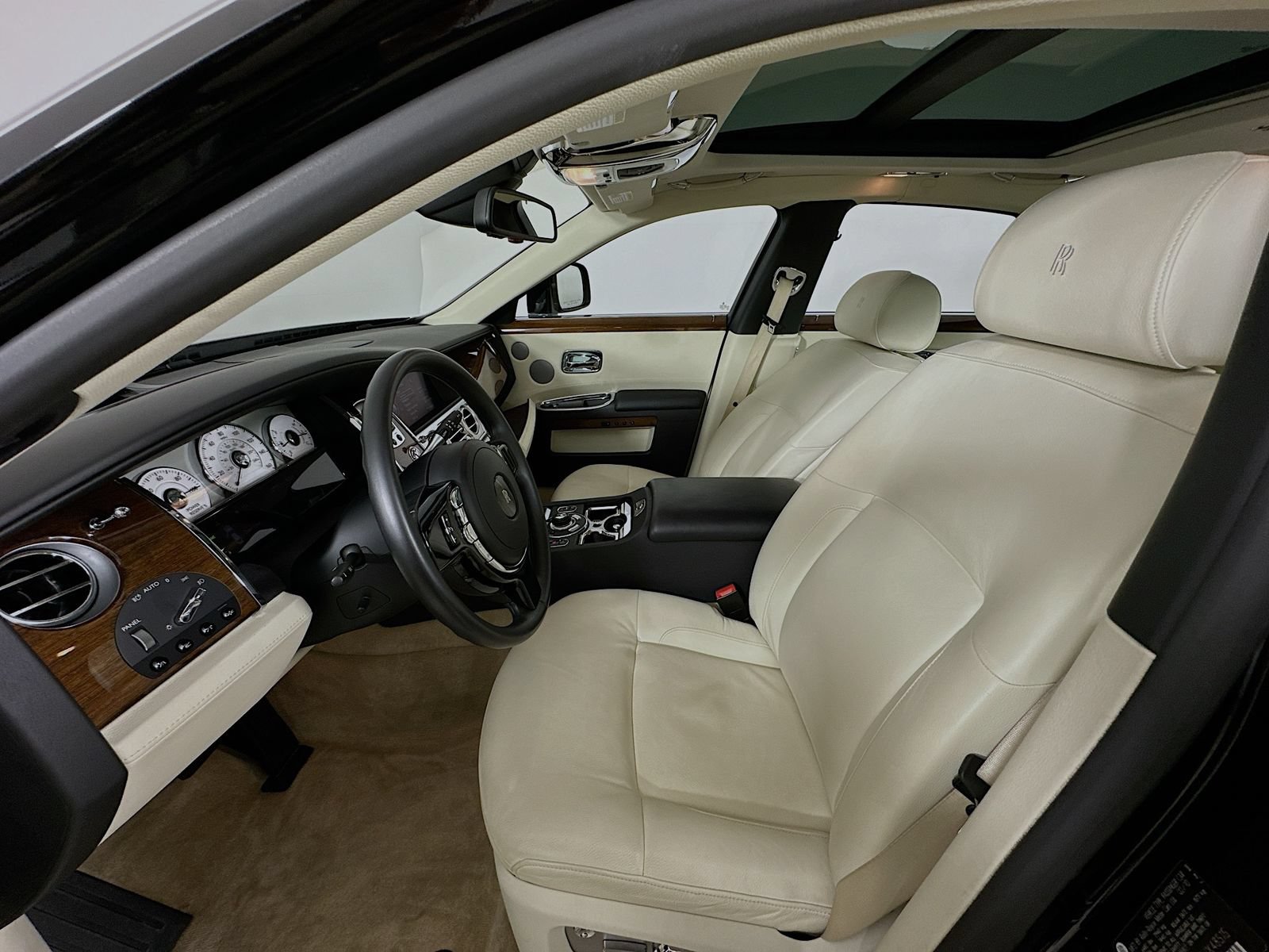 Used 2010 Rolls-Royce Ghost RWD image 34