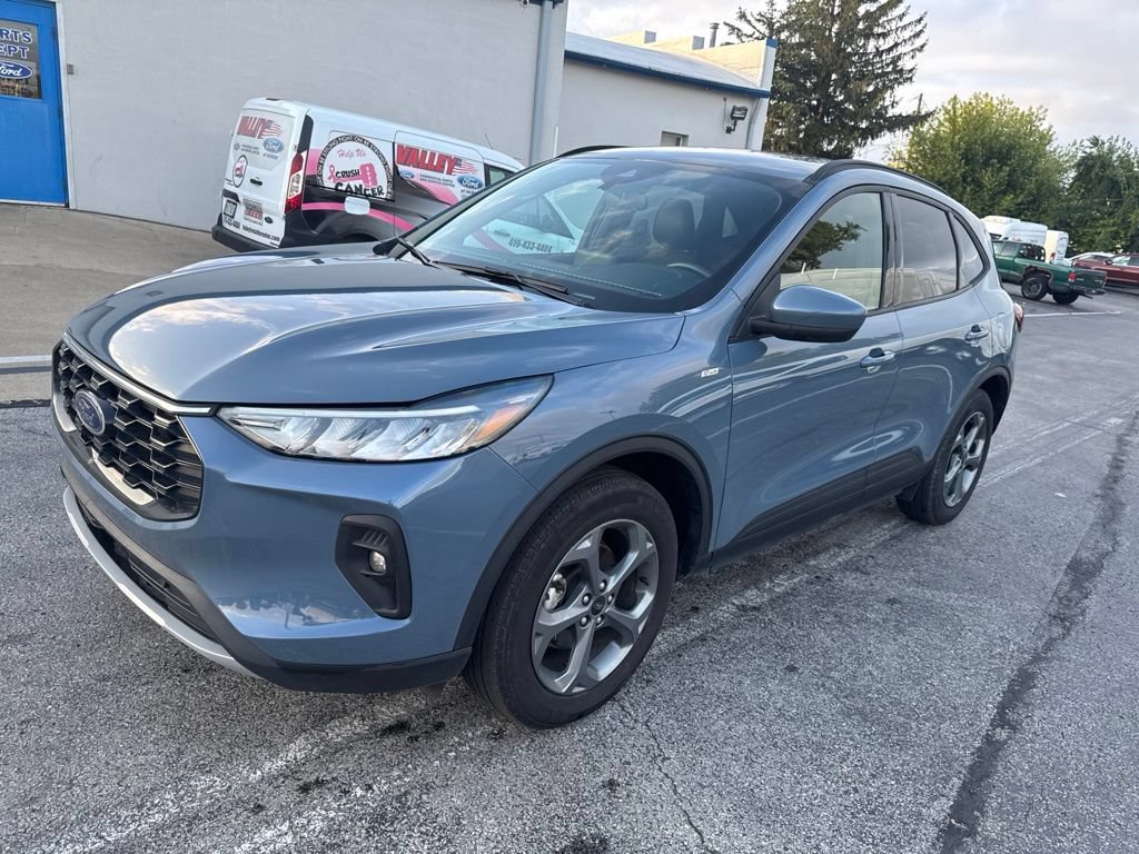 Certified 2025 Ford Escape ST-Line Select AWD/4WD image 8