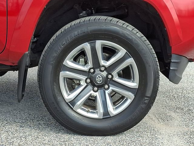 Used 2016 Toyota Tacoma Limited w/ Towing Package image 11