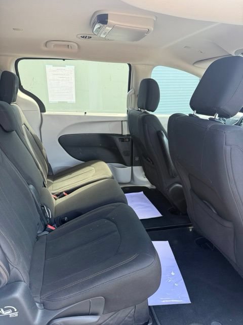 Used 2018 Chrysler Pacifica Touring Plus w/ Tire & Wheel Group FWD image 24