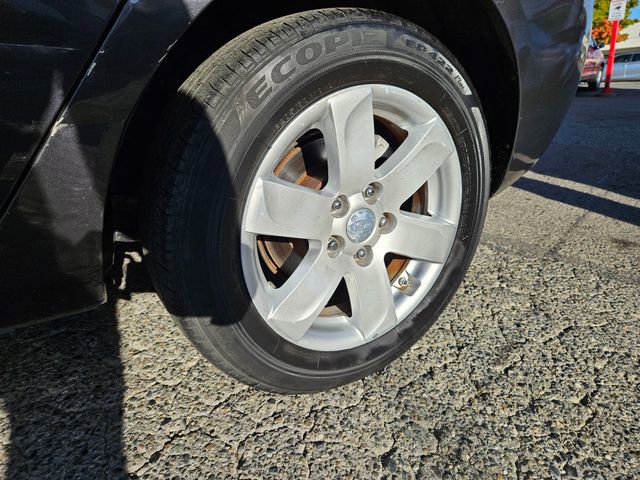 Used 2007 Kia Rondo LX w/ Convenience Pkg image 9