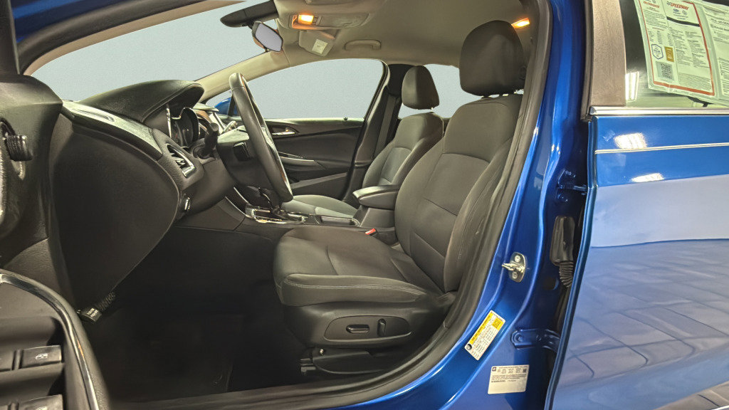 Used 2018 Chevrolet Cruze LT w/ Convenience Package image 39