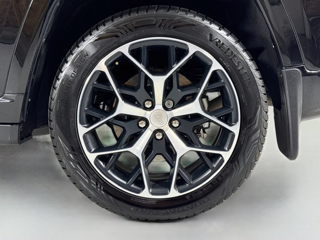 Used 2023 Jeep Grand Cherokee Summit AWD/4WD image 9