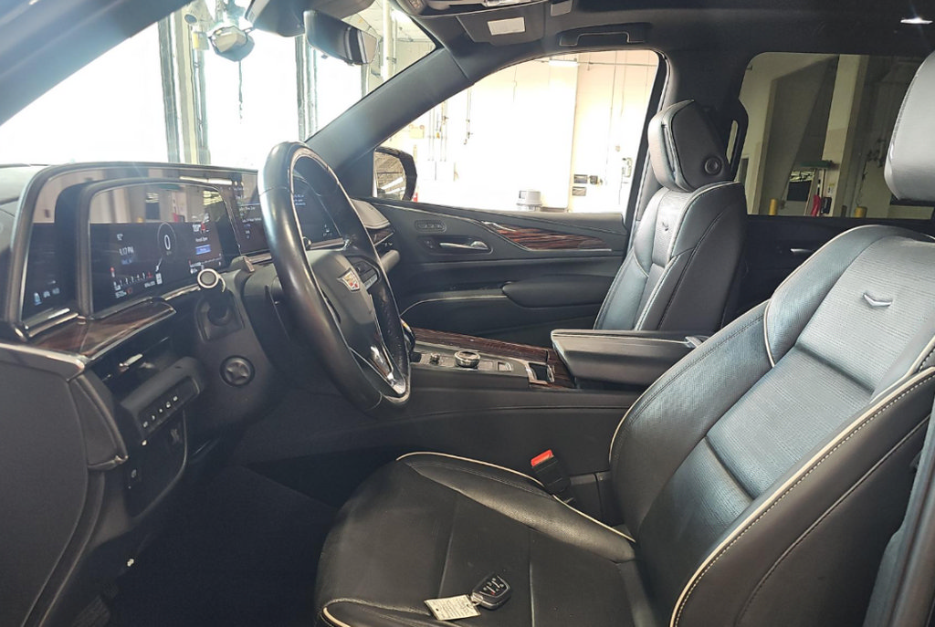 Used 2023 Cadillac Escalade ESV Premium Luxury AWD/4WD image 5