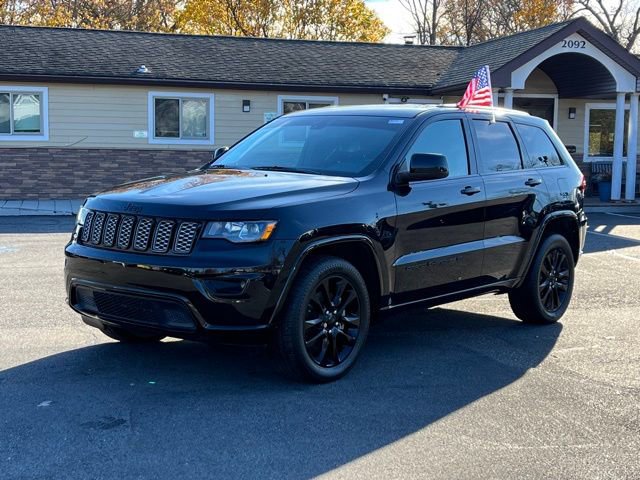 Used 2022 Jeep Grand Cherokee Laredo X image 1