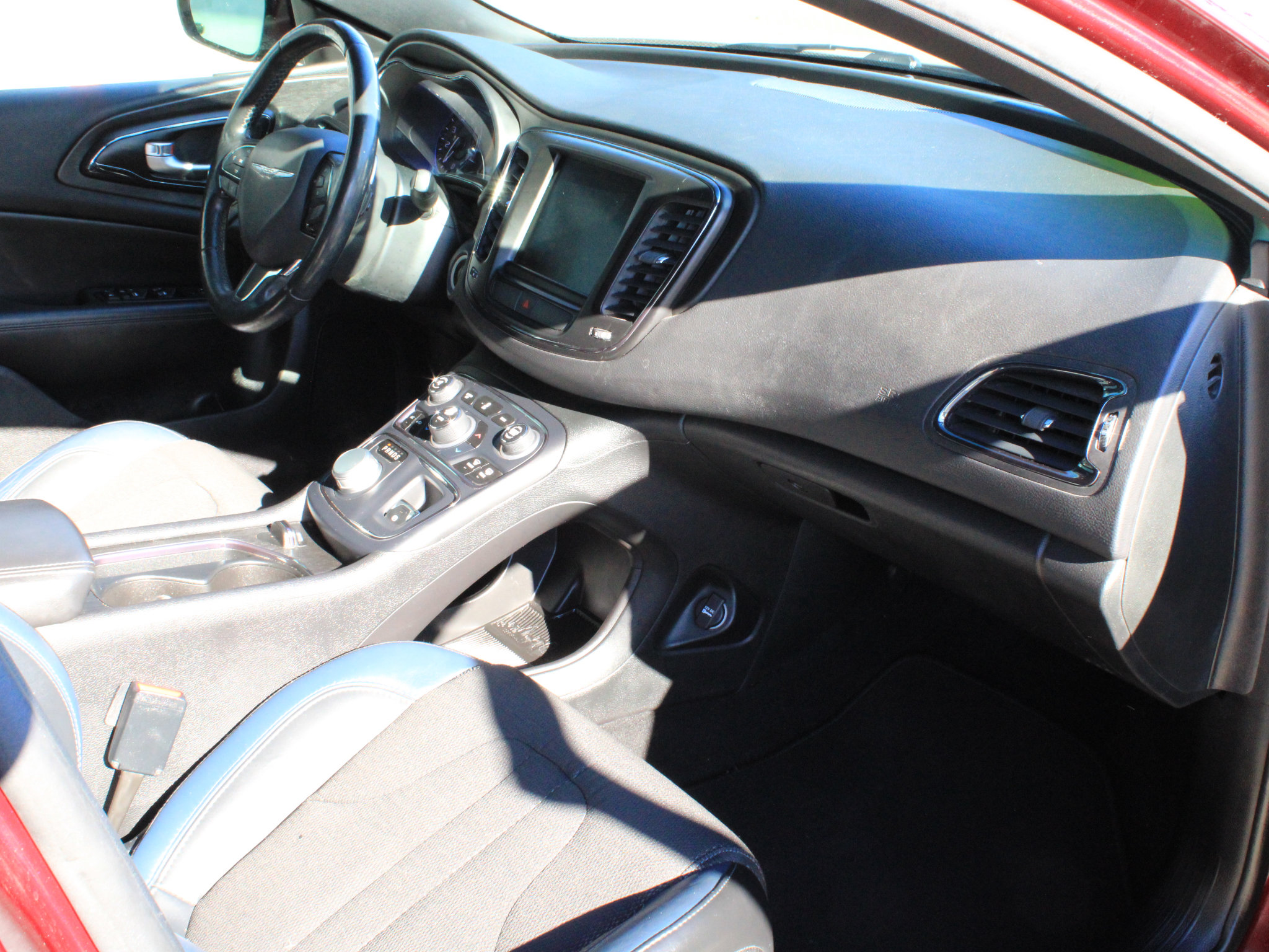 Used 2016 Chrysler 200 S w/ Comfort Group FWD image 25