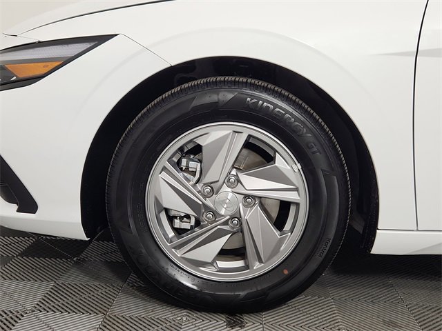 Certified 2025 Hyundai Elantra SE image 15