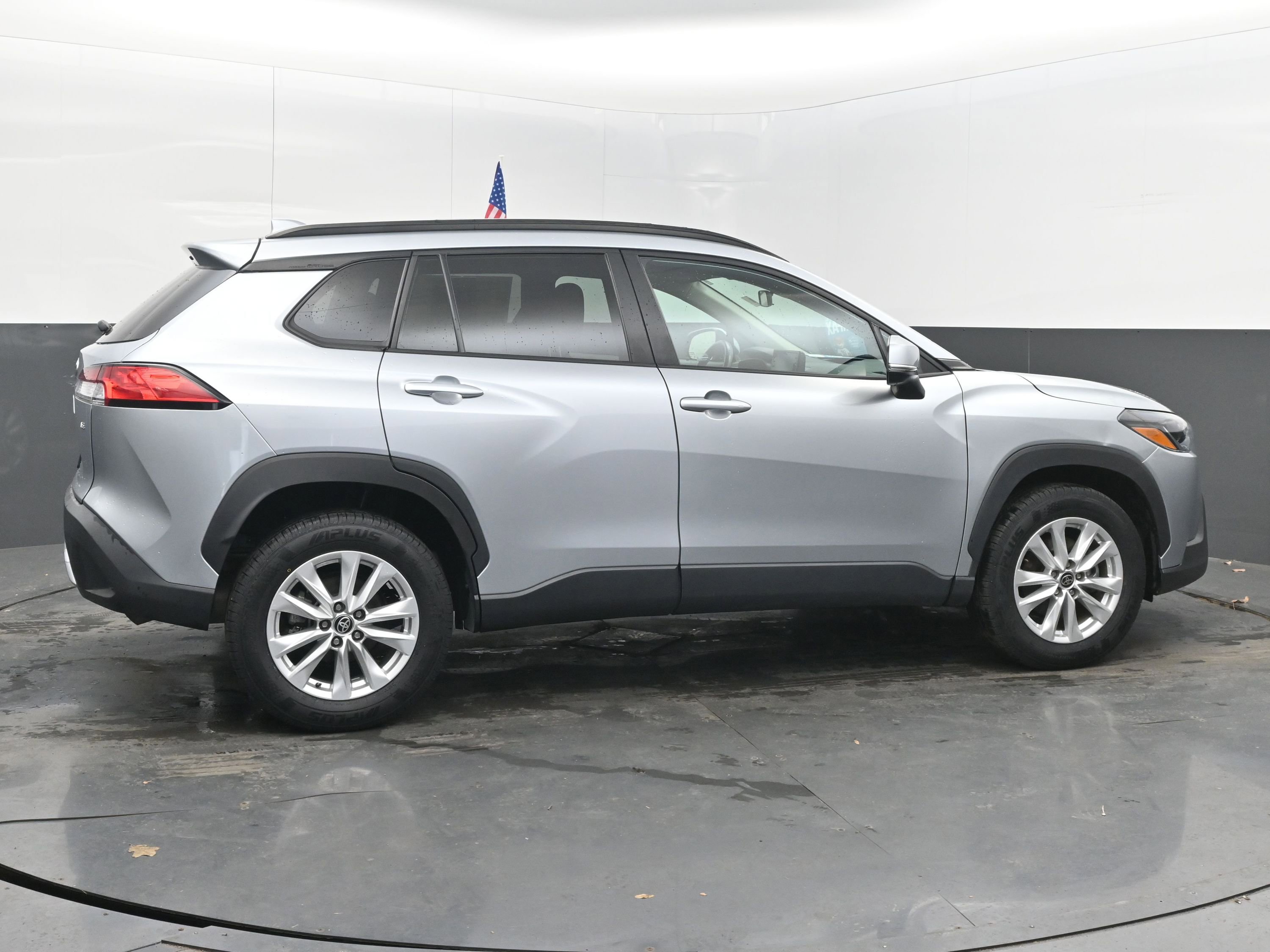 Used 2022 Toyota Corolla Cross LE image 8