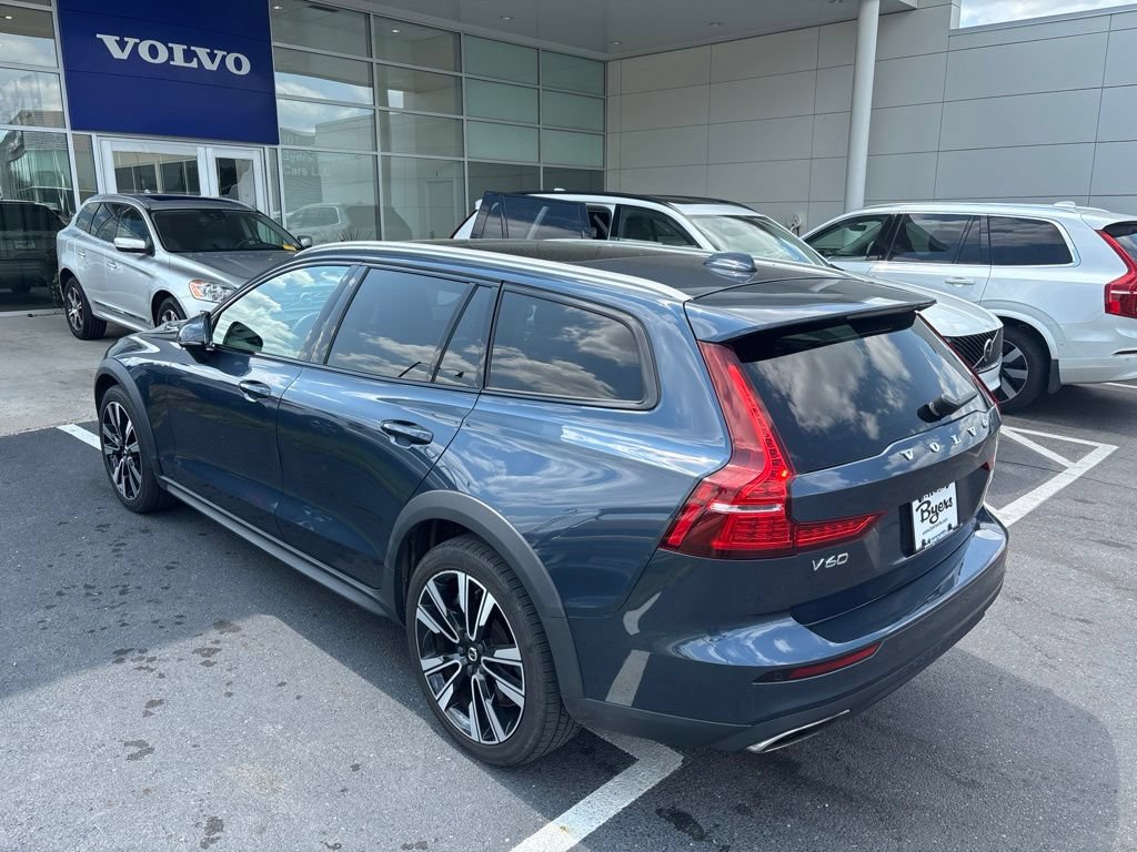 Used 2022 Volvo V60 T5 Cross Country AWD/4WD image 2
