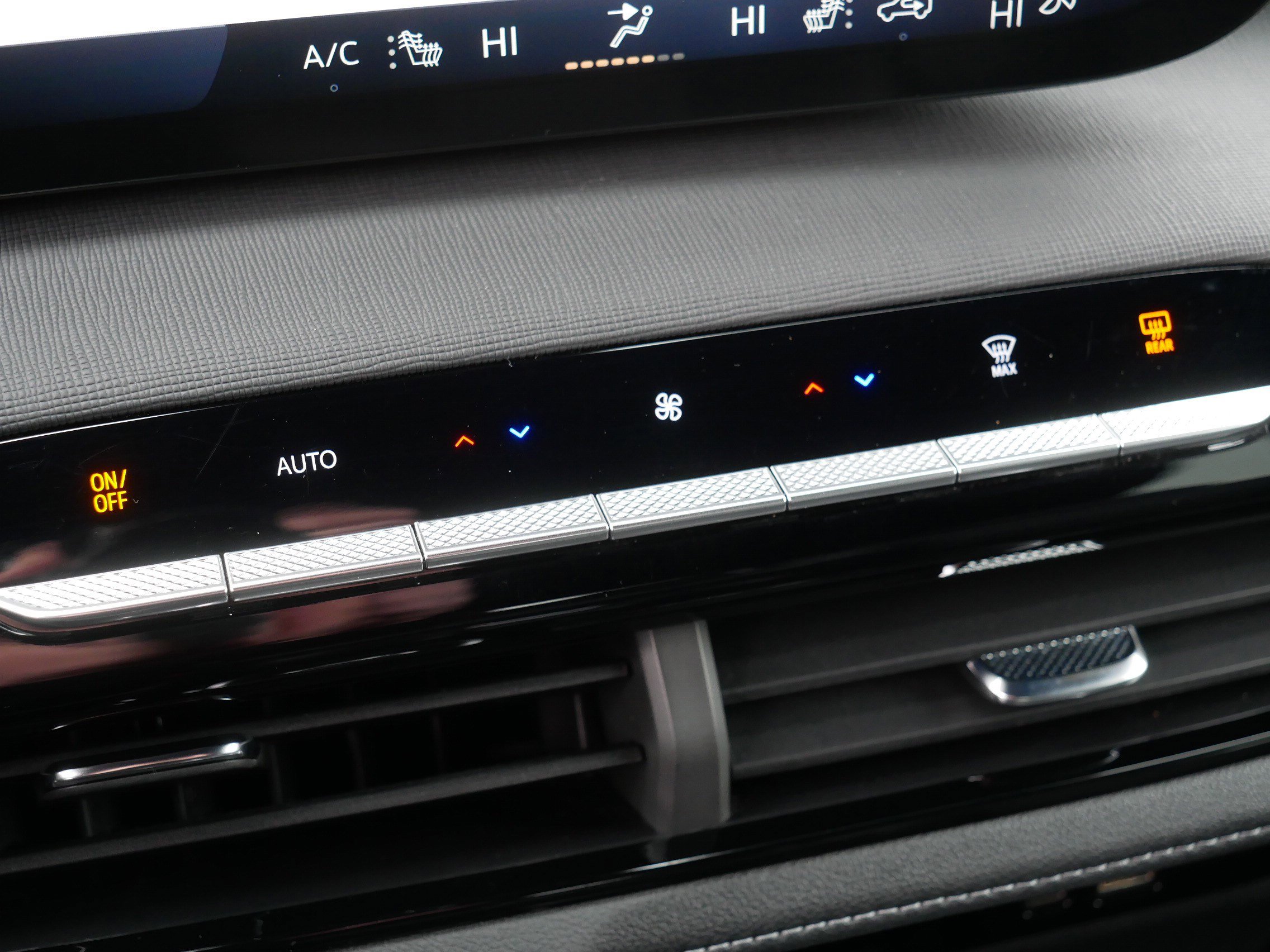 Certified 2025 Buick Enclave Preferred image 32