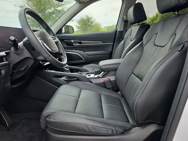 Certified 2025 Kia Telluride SX w/ SX Captain's Chair Package FWD image 16