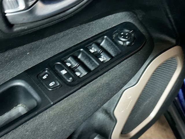 Used 2017 Jeep Renegade Latitude image 18