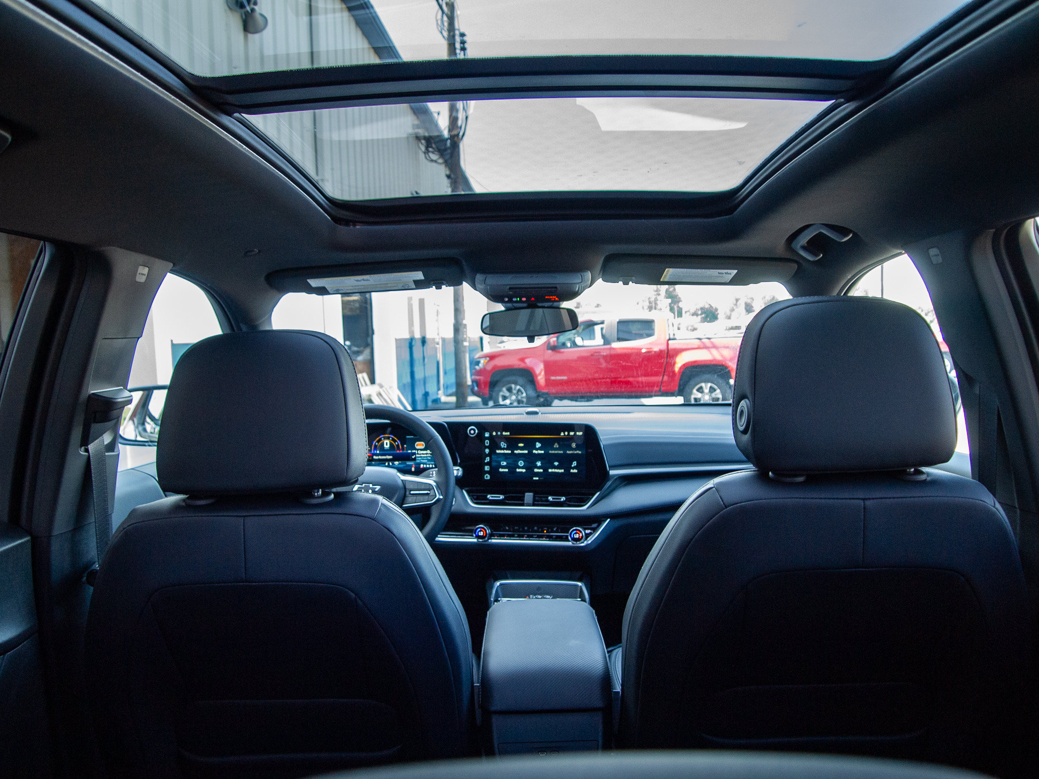 New 2027 Chevrolet Equinox LT w/ Convenience Package II FWD image 30