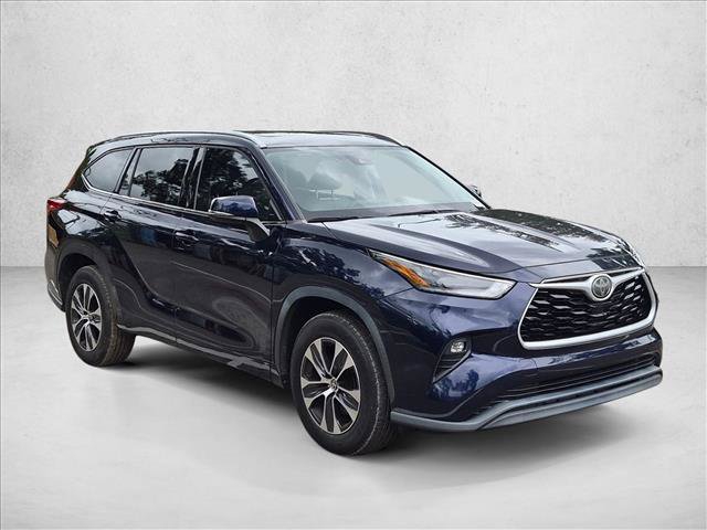 Used 2021 Toyota Highlander XLE FWD image 3