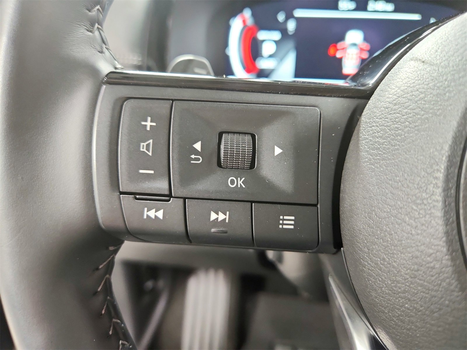 Used 2024 Nissan Pathfinder Platinum w/ Lighting Package (N93) image 26