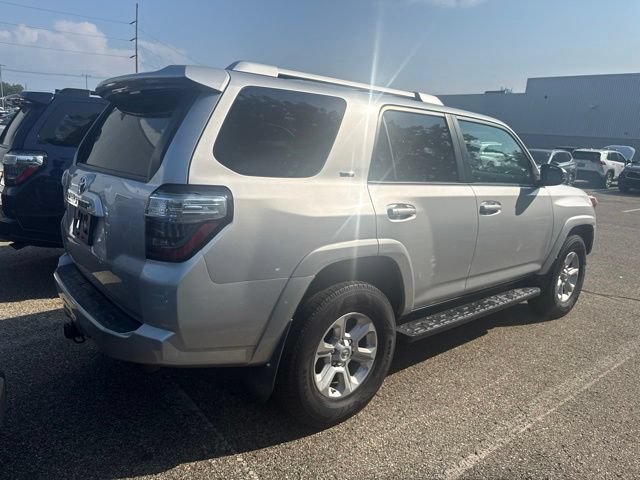 Used 2016 Toyota 4Runner SR5 AWD/4WD image 5