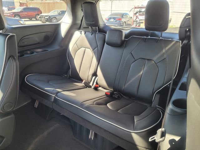 New 2026 Chrysler Pacifica Limited image 8