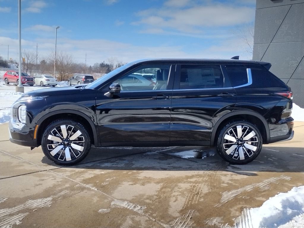 New 2026 Mitsubishi Outlander SE image 17