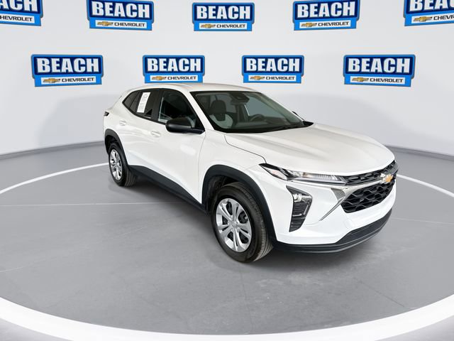 Used 2025 Chevrolet Trax LS image 2