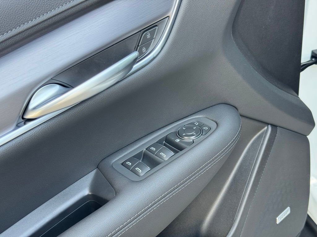 New 2025 Cadillac XT5 Luxury image 16