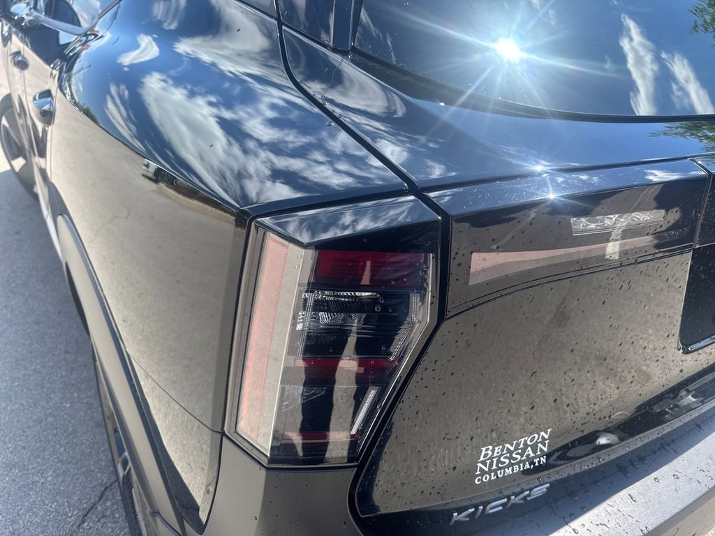 Used 2025 Nissan Kicks SR FWD image 38
