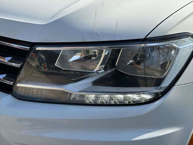 Used 2018 Volkswagen Tiguan SE AWD/4WD image 9