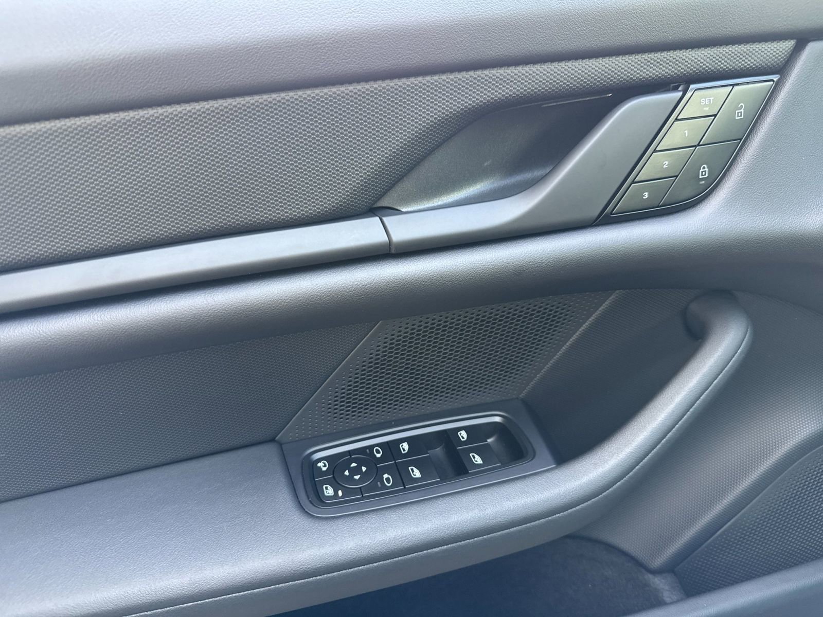 Certified 2024 Porsche Taycan 4S image 12