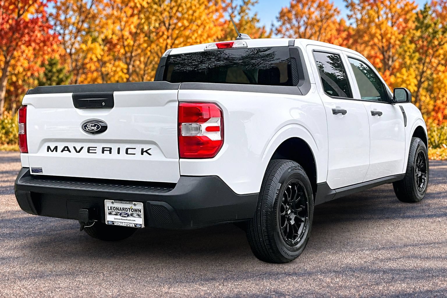 Used 2025 Ford Maverick XL FWD image 2